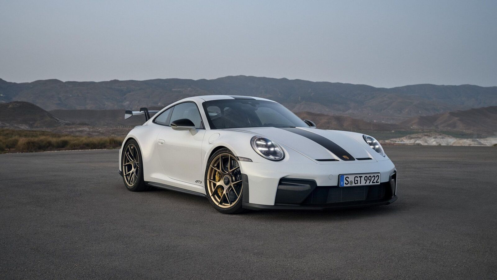 Porsche uncovers the 911 GT3 and GT3 Touring: A 25th anniversary milestone