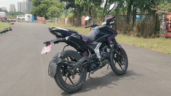 Bajaj has fitted the Pulsar N125 with standard telescopic front forks, a rear monoshock suspension, and a box section swingarm as standard. Both variants are fitted with a 240 mm front disc brake and a rear drum brake.