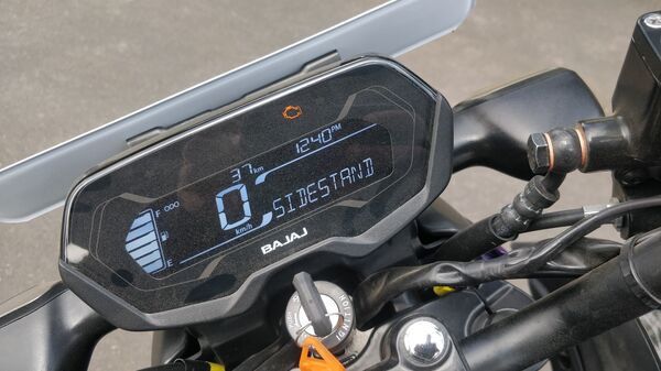 The N125 comes with a comprehensive tech package that includes an all-digital LCD instrument console that shows information such as speed, trip meter, fuel gauge, odometer, and more. The LED Disc BT variant gets Bluetooth connectivity that allows for call alerts and SMS notifications.