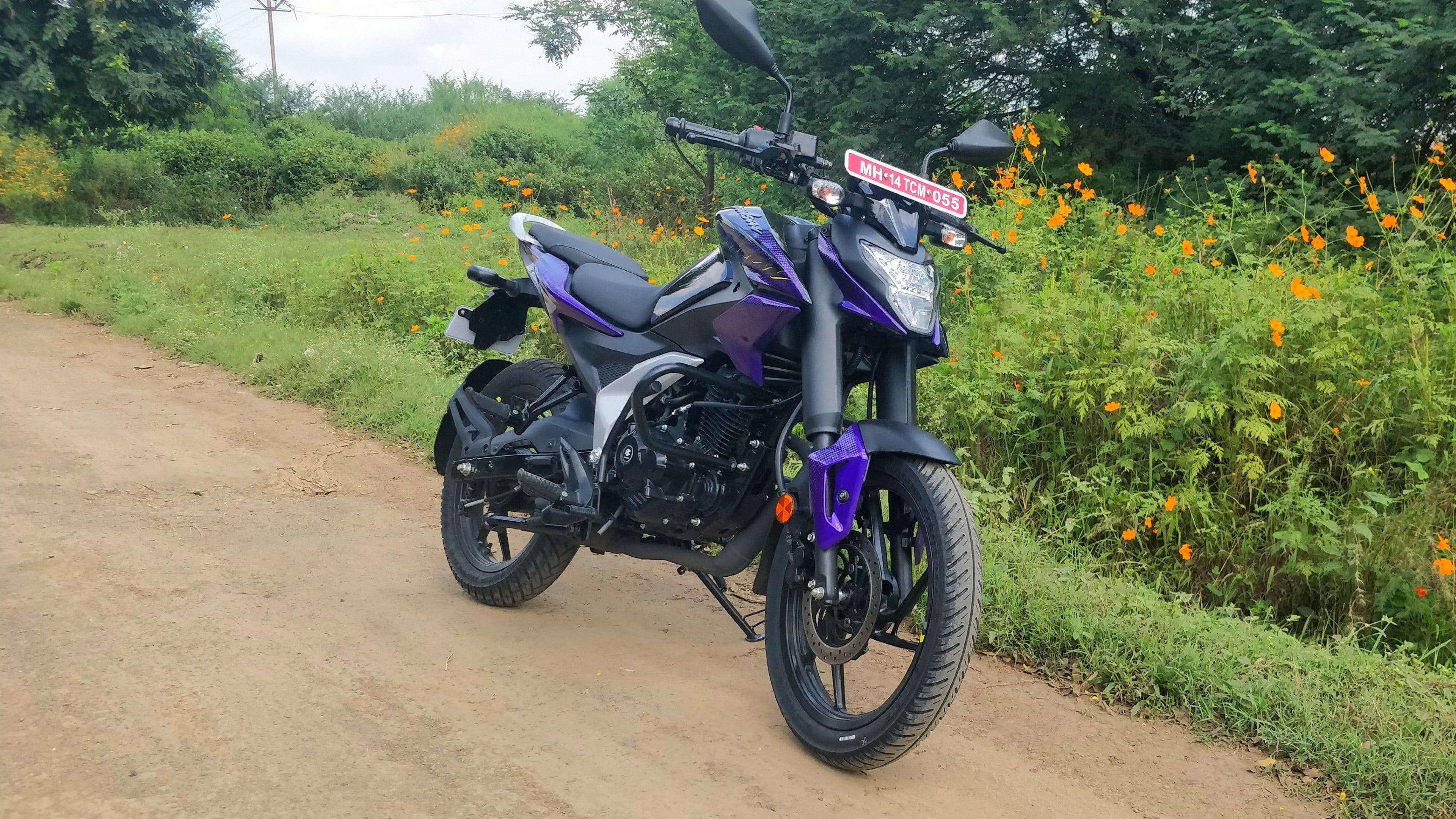 The 2024 Bajaj Pulsar N125 has a smooth engine. Being based on a completely new platform, it's a good 20 kg lighter than the Classic and NS Pulsar 125, and feels more fun to ride 