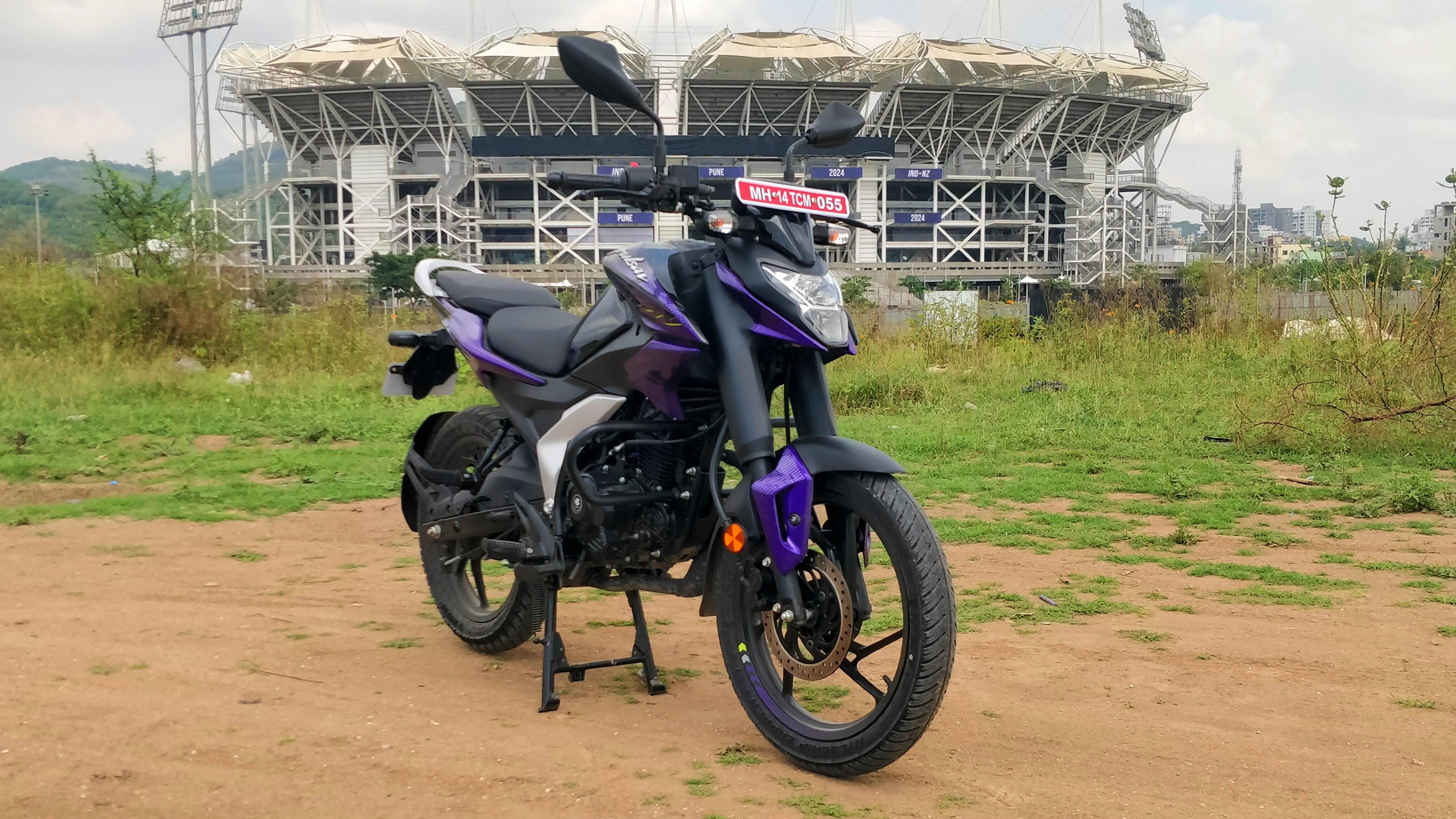 The N125 is nimble and light which makes it easy to flick around on congested roads. The ride quality is excellent on bad roads with the suspension settling down rather well