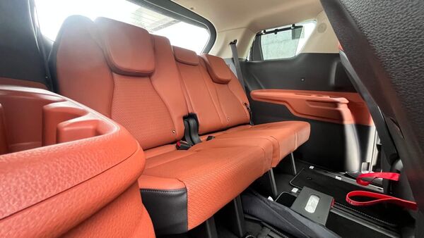 Kia Carnival has one of the most spacious third-row seats for any vehicle in the Indian car market. Obviously not as comfortable as the dedicated two seats in the middle, sitting here would, however, not feel like a compromise either.