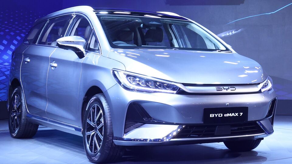 BYD eMAX 7