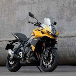 Few of the design elements of the Tiger Sport 800 are taken from the Tiger Sport 660. For instance, the front-end which includes the LED headlamp and muscular fuel tank.&nbsp;