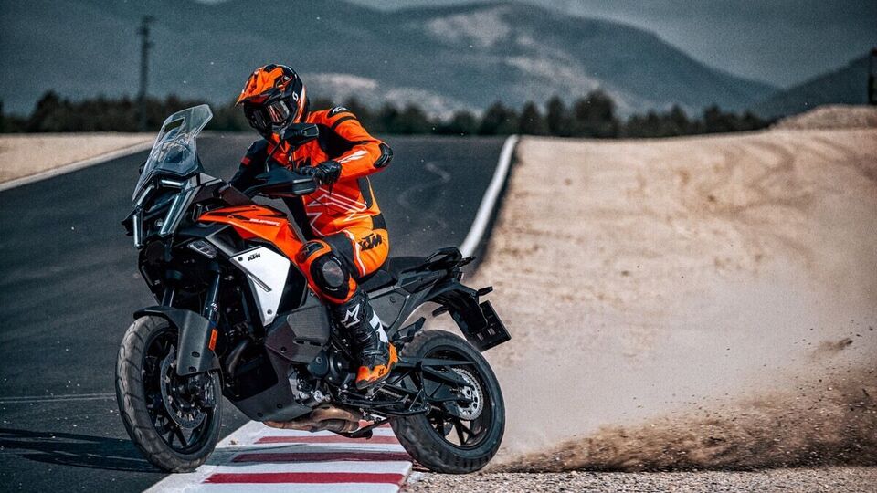 2025 KTM 1390 Super Adventure S Evo