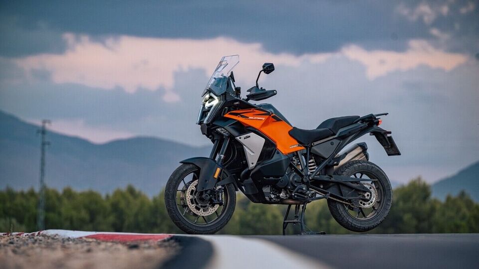 2025 KTM 1390 Super Adventure S Evo