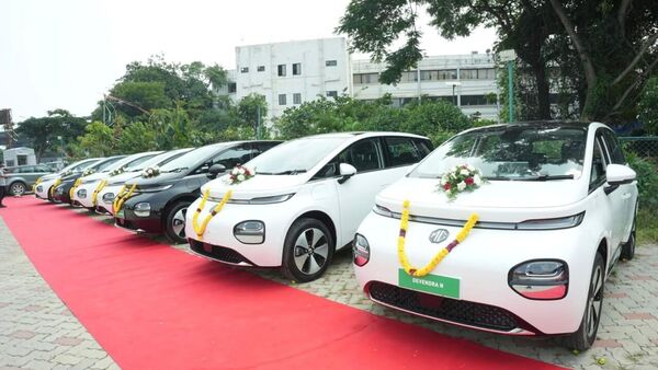 101 MG Windsor EVs delivered to customers in a single day in Bengaluru ahead of Diwali