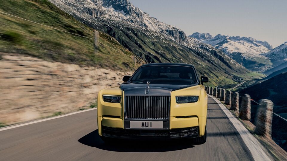 rolls royce phantom extended goldfinger 