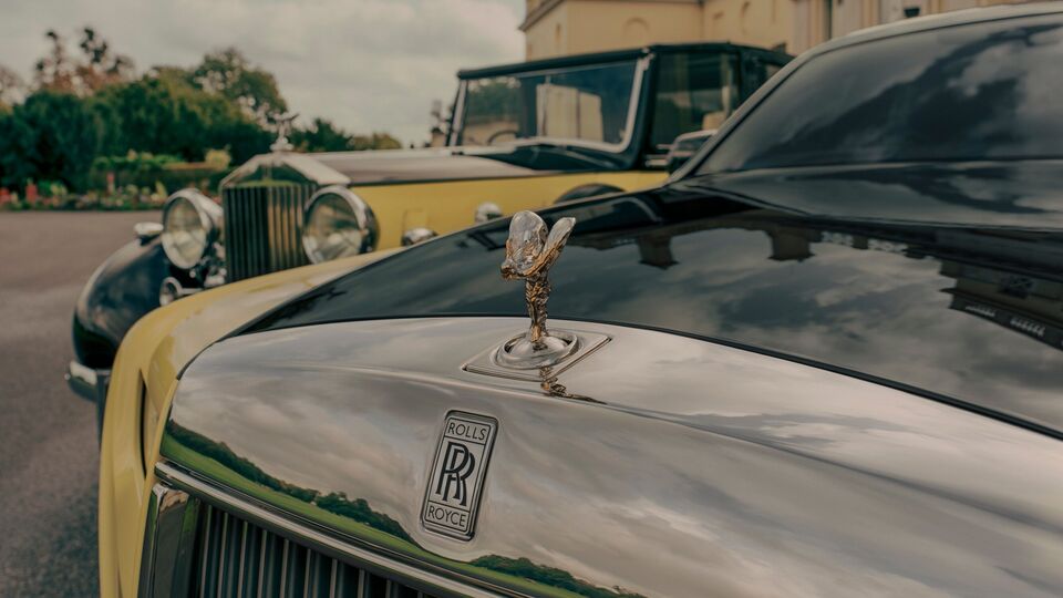 rolls royce phantom extended goldfinger 