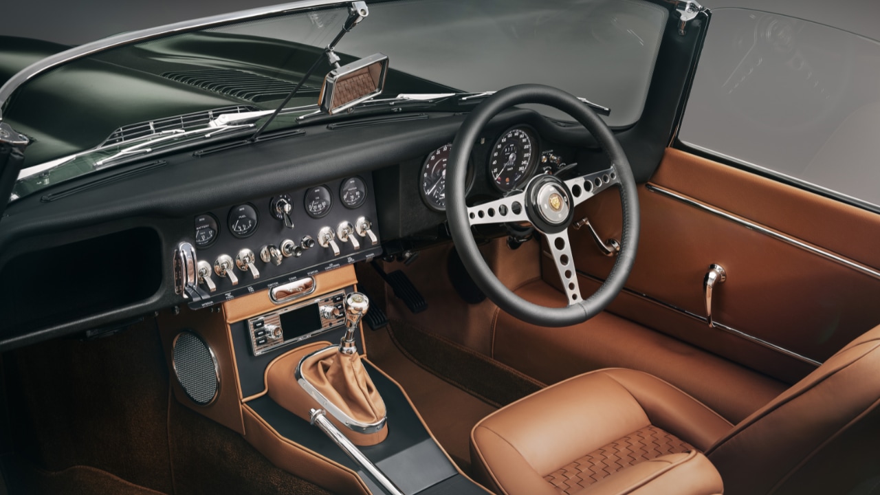 The leather seats feature a hand-woven pattern, that’s a first for Jaguar Classic and adds a unique twist to these timeless interiors.