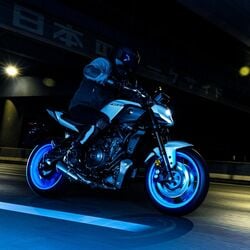 With the 2025 update, the fourth generation of the Yamaha MT-07 comes bearing a series of upgrades that bring a new engine and a new chassis. 