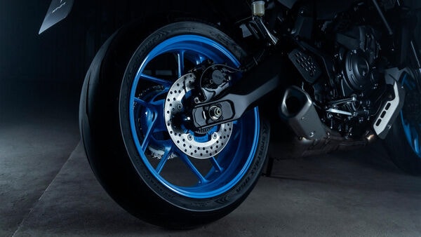 The MT-07 rides on lighter spin-forged 21-inch alloy wheels, wrapped in Dunlop Sportmax Q5A tyres. 