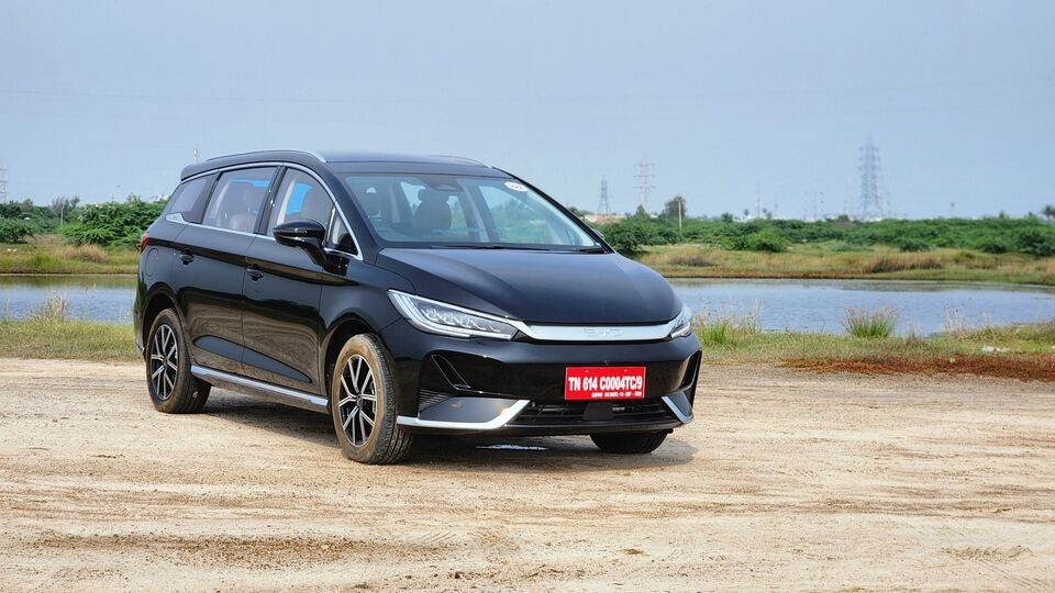 BYD eMAX7