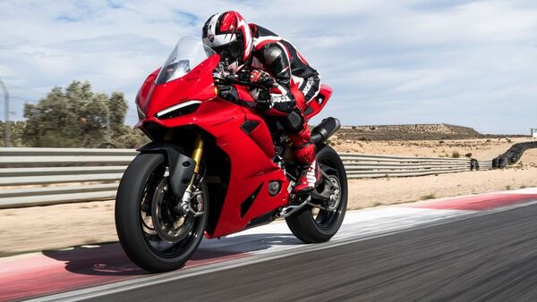 Ducati says the new Panigale V2 is the first supersport from the company to ever be designed from the ground up. The styling has been inspired by the flagship V4 while being modified for the new compact V2 powerplant.