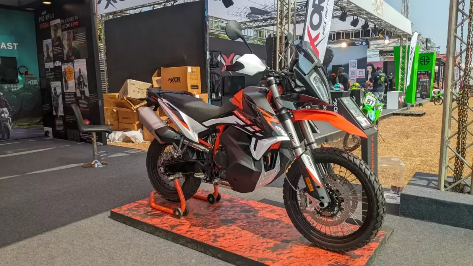 KTM 890 एडवेंचर आर भारत में लॉन्च, कीमत 15.80 लाख रुपये