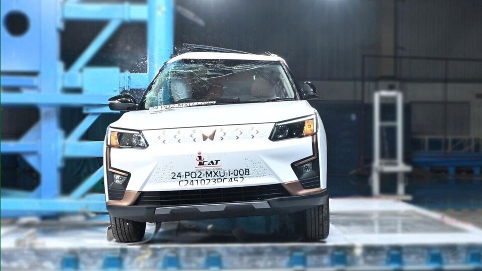 Mahindra XUV 400 EV crash
