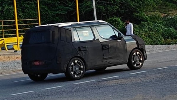 Kia Syros SUV spy shot