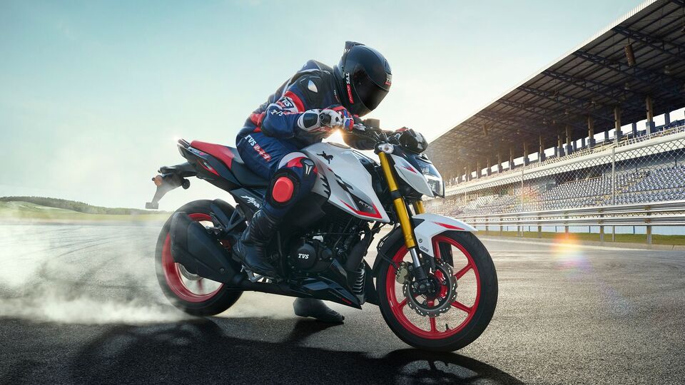  2024 TVS Apache RTR 160 4V