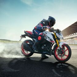 TVS Motor has introduced the updated Apache RTR 160 4V at a starting price of ₹1,39,990 ex-showroom, Delhi. The pricing has been increased by around ₹5,000 in comparison to the previous generation model.