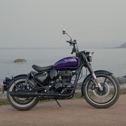 The Royal Enfield Goan Classic 350 is a bobber-styled motorcycle based on the two-wheeler manufacturer’s popular Classic 350 model. However, the bike is being offered with a lot of differences and style upgrades over its origin.