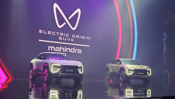 Mahindra has just showcased its all-new BE 6e coupe-SUV based on the INGLO platform in the Indian market today. The BE 6e aims to be a more performance oriented option as compared to its born-electric sibling the XEV 9e which aims to be a luxury alternative.