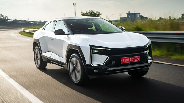 https://www.mobilemasala.com/auto-news/Mahindra-BE-6e-EV-first-drive-impressions-Fast-and-furious-like-a-fighter-jet-loaded-enough-to-worry-luxury-cars-i321697