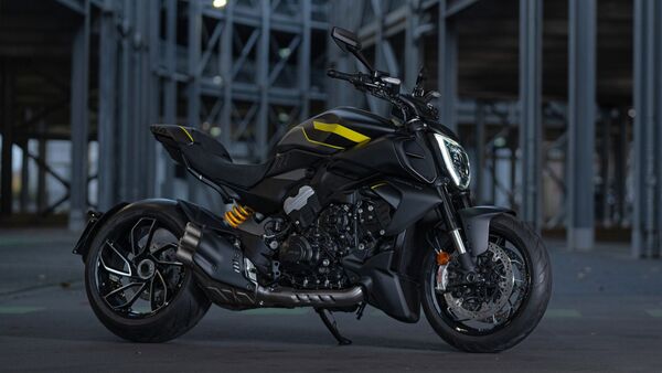 Ducati Diavel V4 Reveals Bold Black Roadster Design