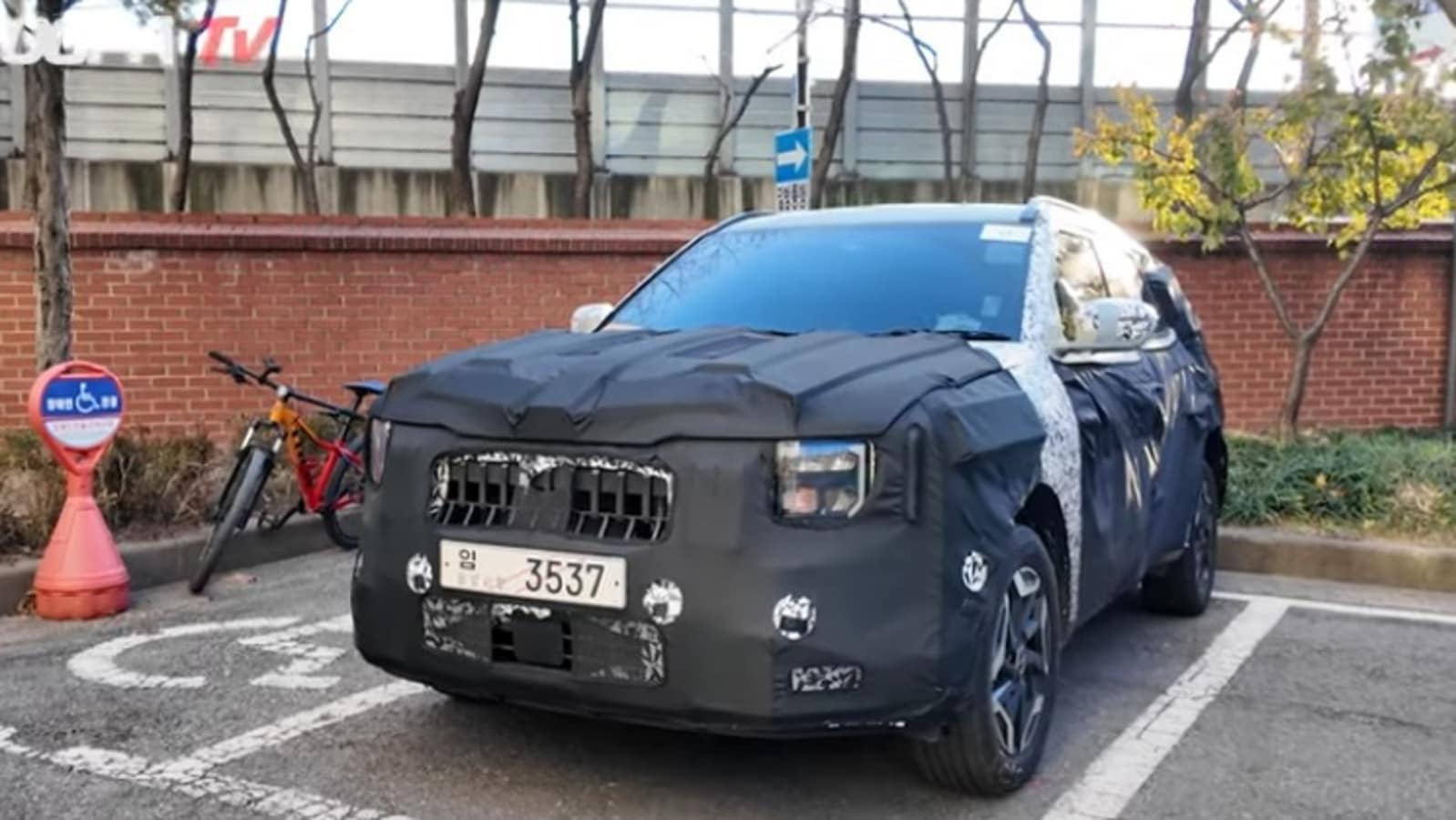 2025 Kia Seltos spied yet again, reveals front profile and more. Check details