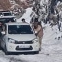 The Himachal Pradesh Police rescued nearly 700 tourists safely during the mission to clear the massive traffic jam involving more than 1,000 vehicles between Solang and Atal Tunnel. (HT_PRINT)