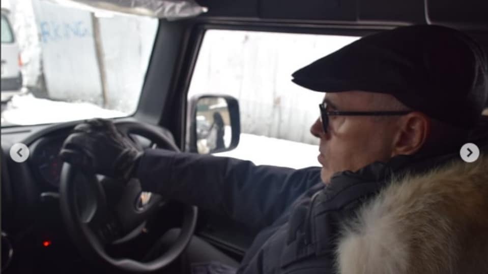 Omar Abdullah drives Mahindra Thar