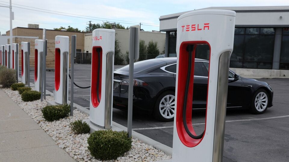 Tesla_chargers
