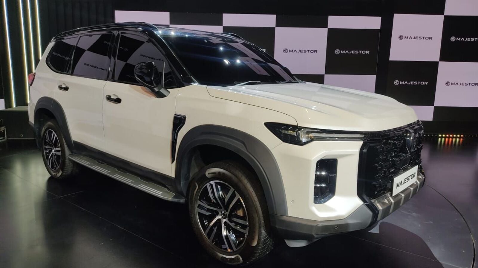 MG Majestor unveiled at Auto Expo 2025, will rival Toyota Fortuner Legender