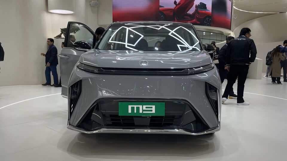 in-pics-india-bound-mg-m9-electric-mpv-unveiled-at-auto-expo-2025