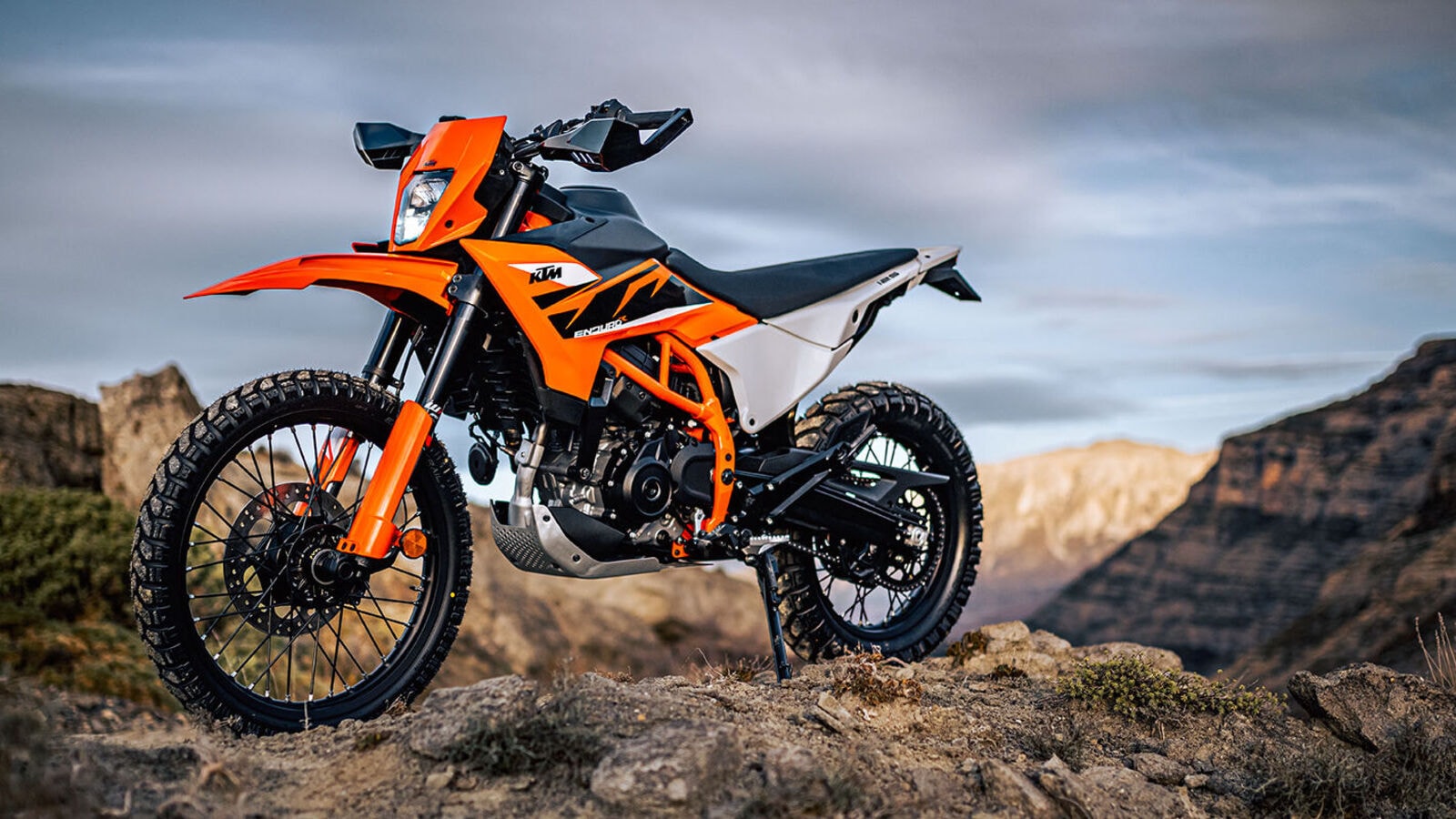 2025 KTM 125 Enduro R का वैश्विक स्तर पर अनावरण किया गया। क्या यह भारत आएगा?