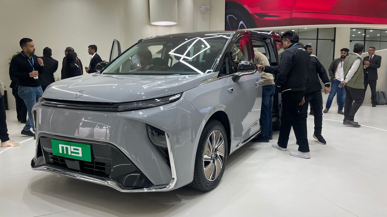 The MG M9 is a luxury electric MPV with 500 km range and 90 kWh battery