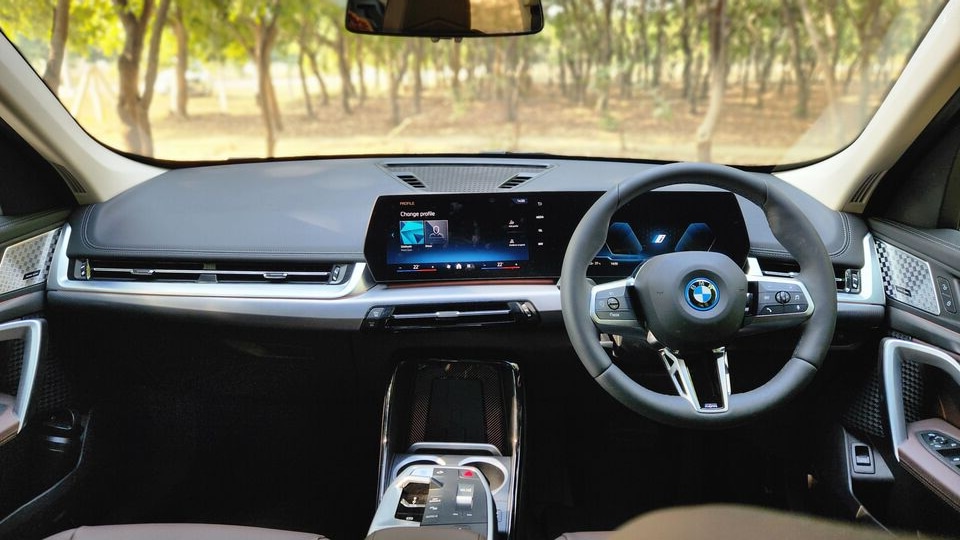 BMW iX1 LWB 