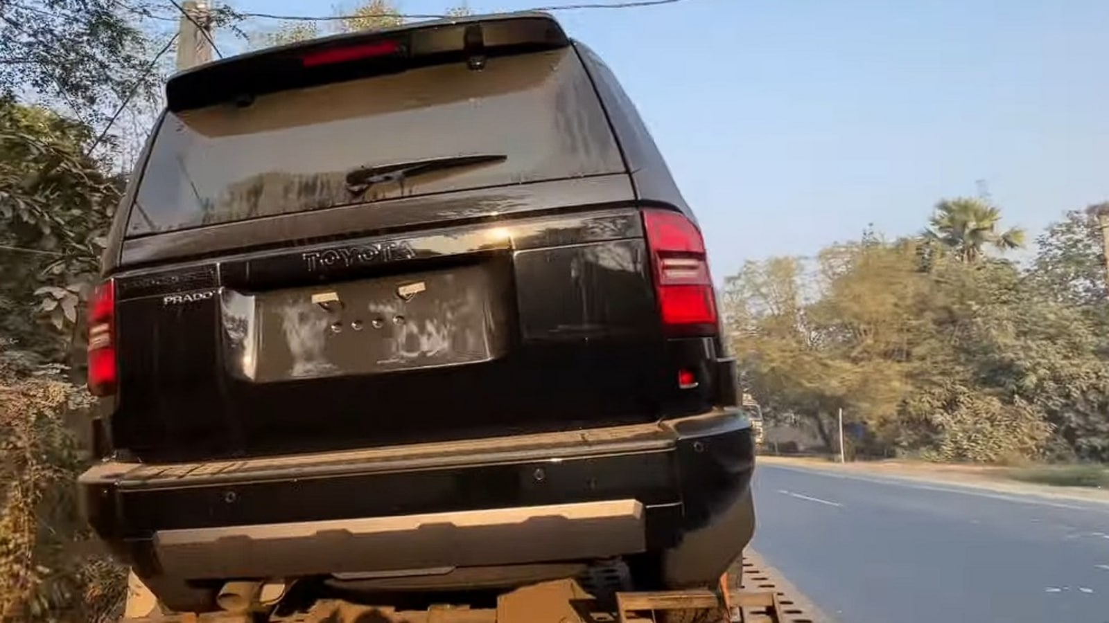 Toyota Land Cruiser Prado spotted in India