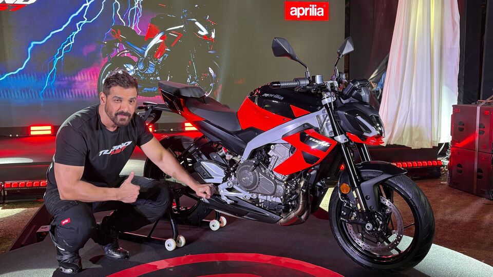Aprilia_Tuono_457