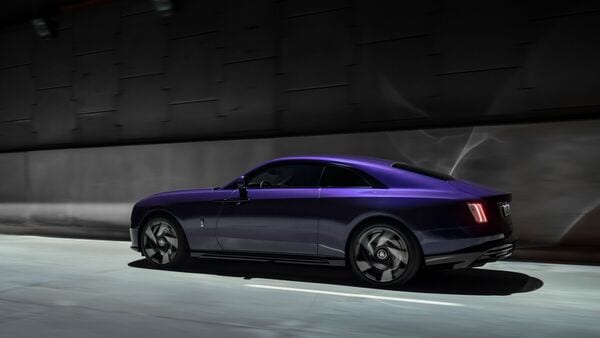 The Black Badge Spectre was made for clients who demand both luxury and dynamic performance. Rolls-Royce used driving data from existing clients to shape the development of this drivetrain.