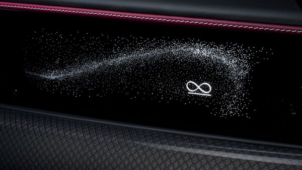 There is also a star-pattern Illuminated Fascia with 5,500 illuminated elements on a Piano Black background. This is framed by a Technical Fibre surface finish with a diamond-shaped weave that uses carbon and fine metal thread on top of a Bolivar wood base.