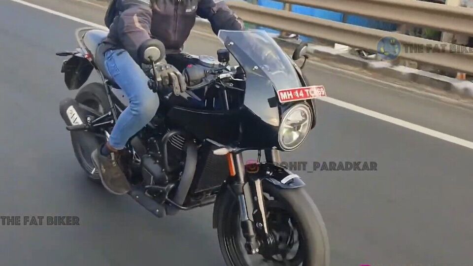 Triumph Thruxton 400 Spied 