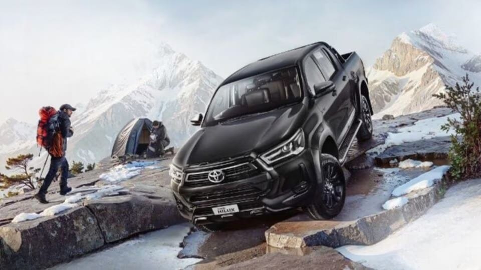 Toyota Hilux Black Edition