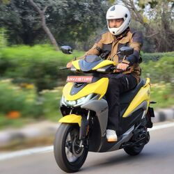 Priced from ₹86,900 (ex-showroom) and armed with updated features along with a larger and heavier body, the Hero Xoom 125 promises to step up the rivalry among 125cc scooters in India.