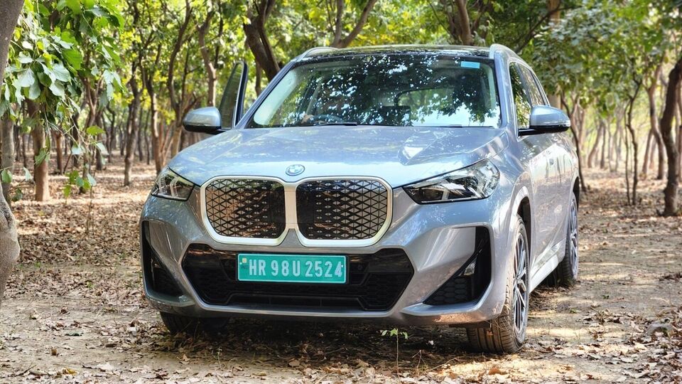 BMW iX1 LWB