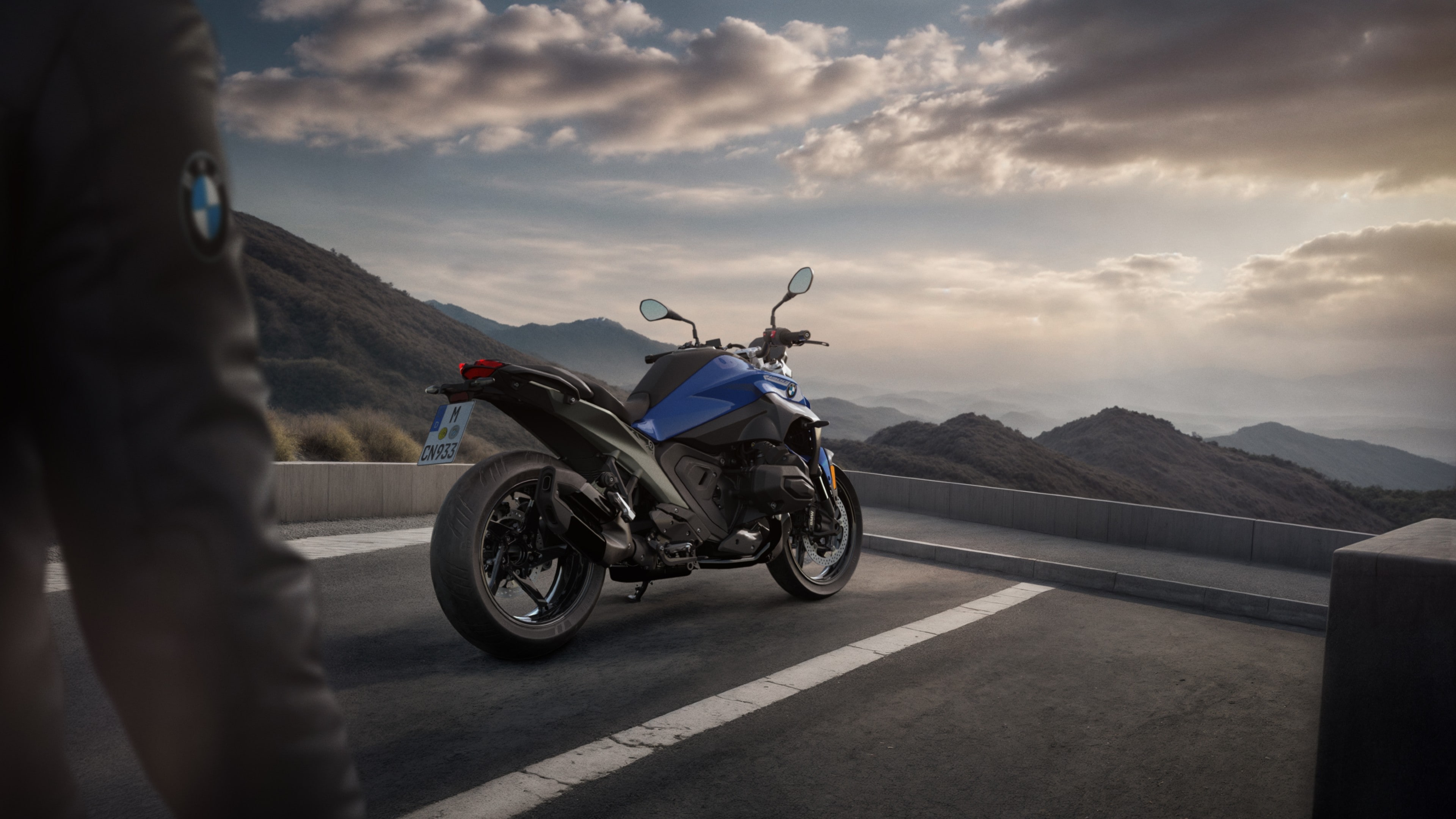 The new BMW R 1300 R is likely to make its way to the Indian market later this year or sometime in 2026. It will arrive as a full import 2025 BMW R 1300 R