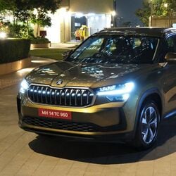 The all-new Skoda Kodiaq gets a new and a more striking look this time based on the Modern Solid Design language. It features a bold butterfly grille and sharper headlamps. The fog lamp units have been placed right under the headlamp assembly,