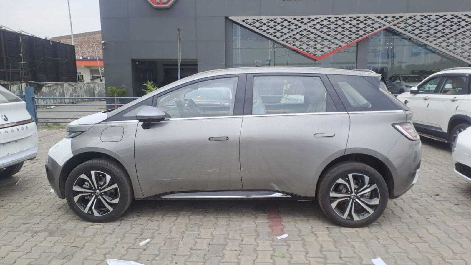MG Windsor Pro starts arriving at dealerships, unofficial bookings open
