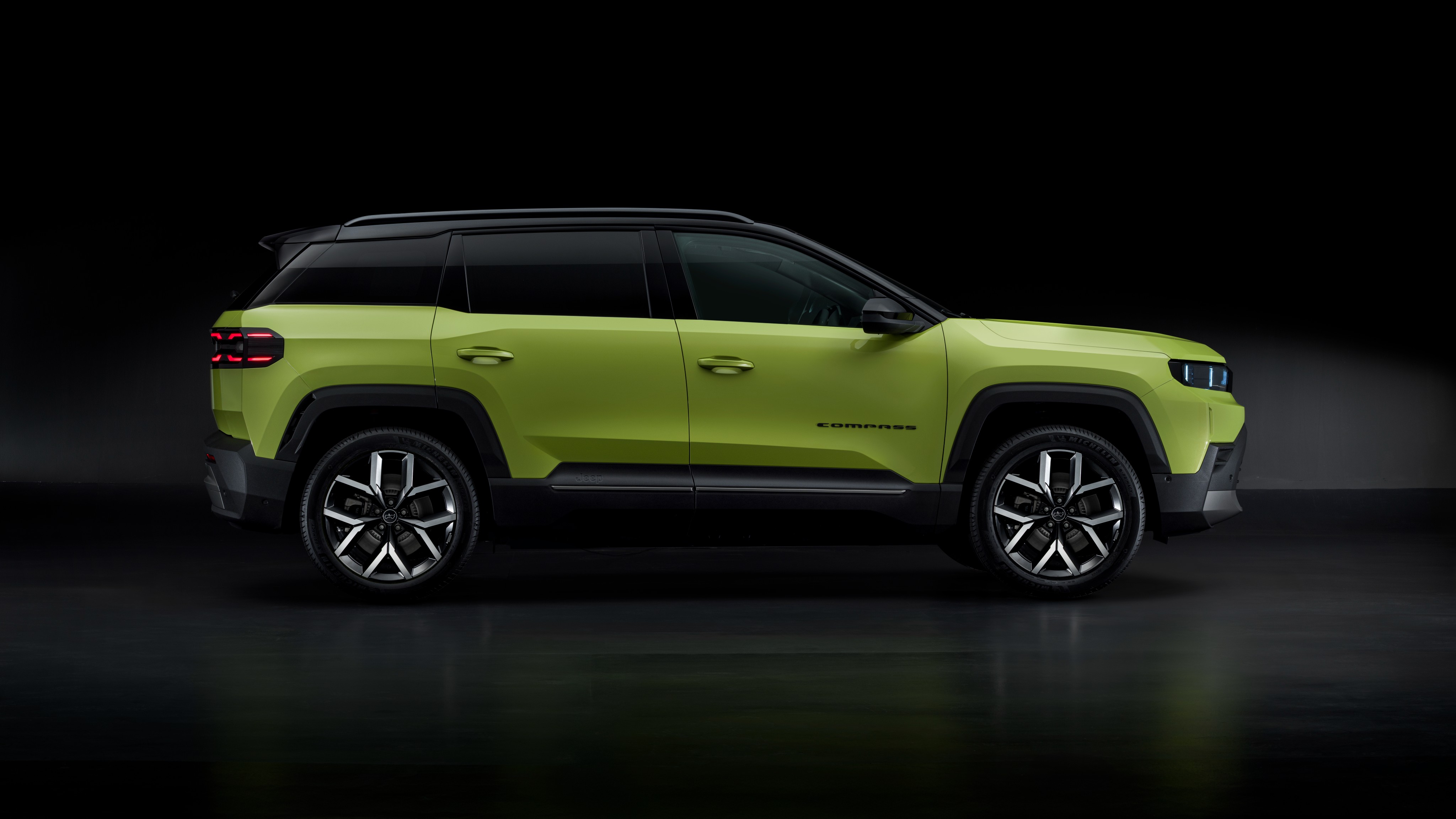 The new Jeep Compass has grown in proportions and provides 55 mm of additional legroom, 34 litres of interior storage space, and 45 litres of additional boot capacity New Gen Jeep Compass