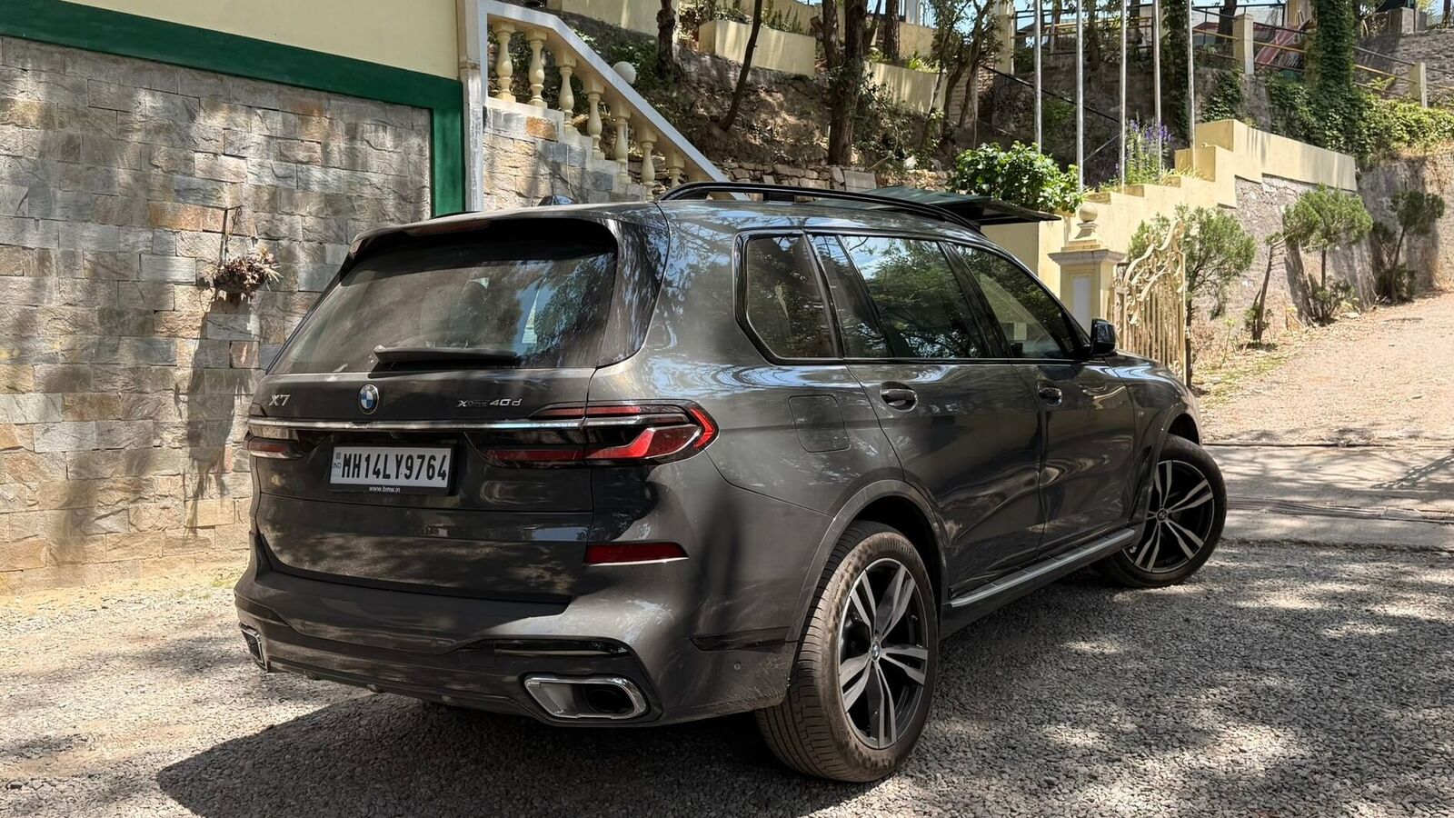 Next-gen BMW X7 avoids Neue Klasse look, likely to get electric power
