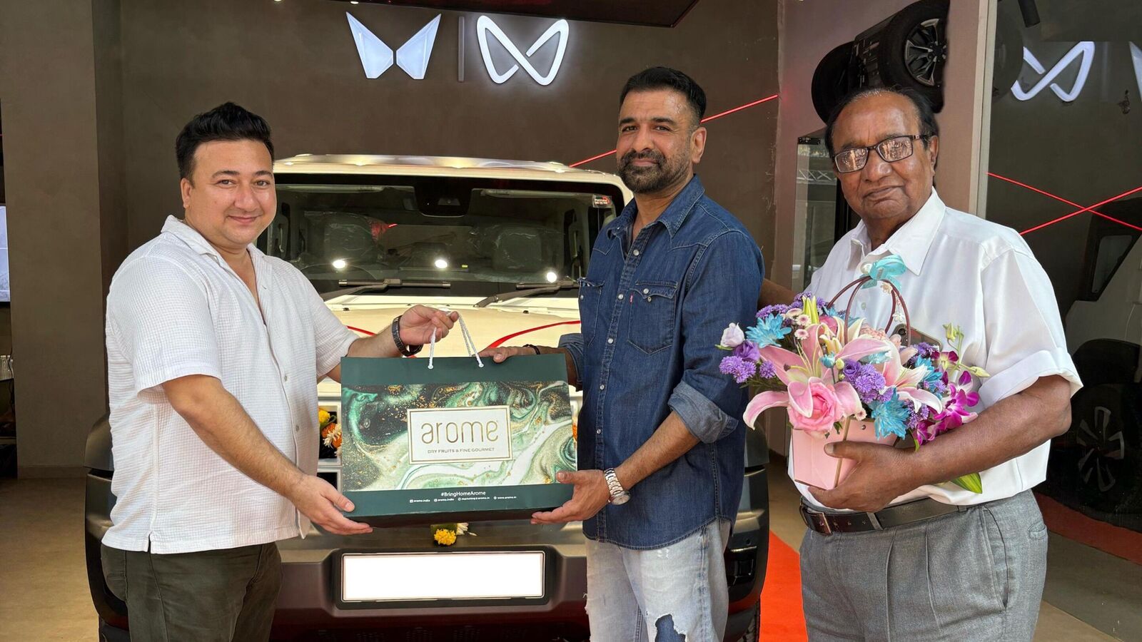 Actor Eijaz Khan brings home the Mahindra Thar Roxx 4×4 Actor Eijaz Khan brings home the Mahindra Thar Roxx 4×4